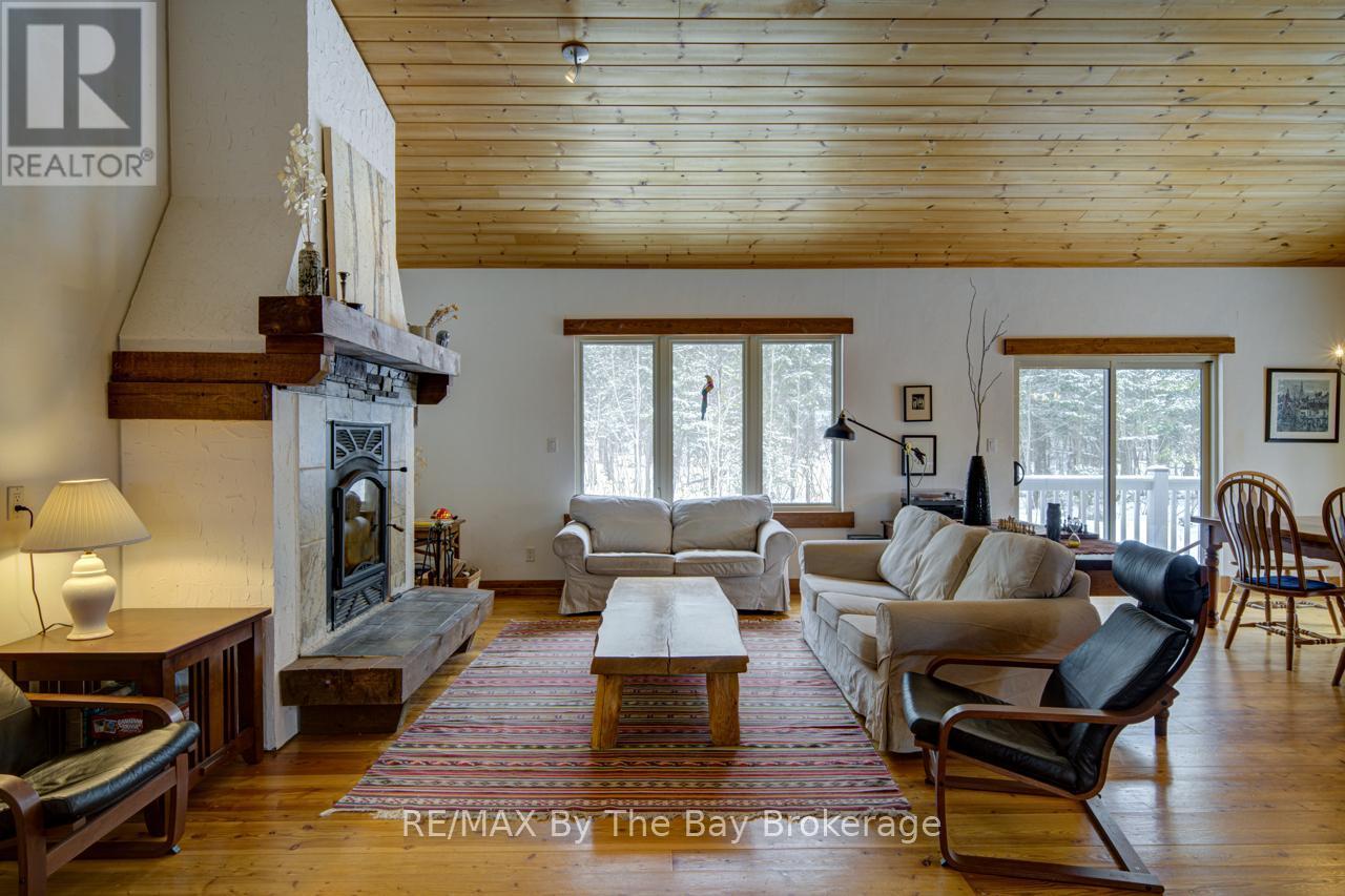 Living Room - 397 Silver Birch Drive, Tiny, ON - Indoor Photo Showing Living Room