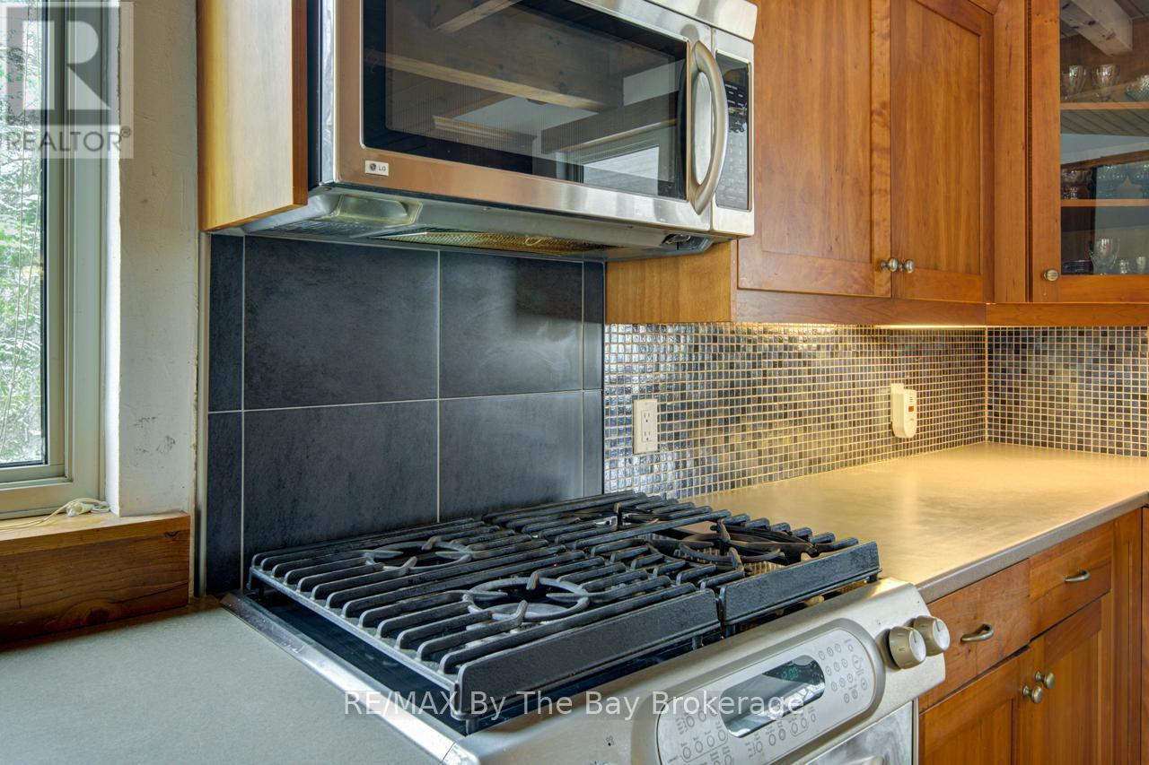 Gas Stove - 397 Silver Birch Drive, Tiny, ON - Indoor Photo Showing Kitchen