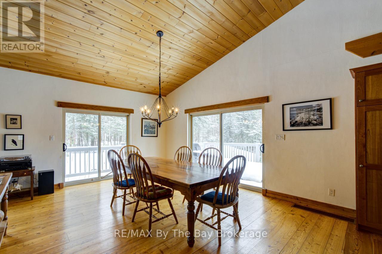 Dining area with side and rear walkouts - 397 Silver Birch Drive, Tiny, ON - Indoor Photo Showing Dining Room