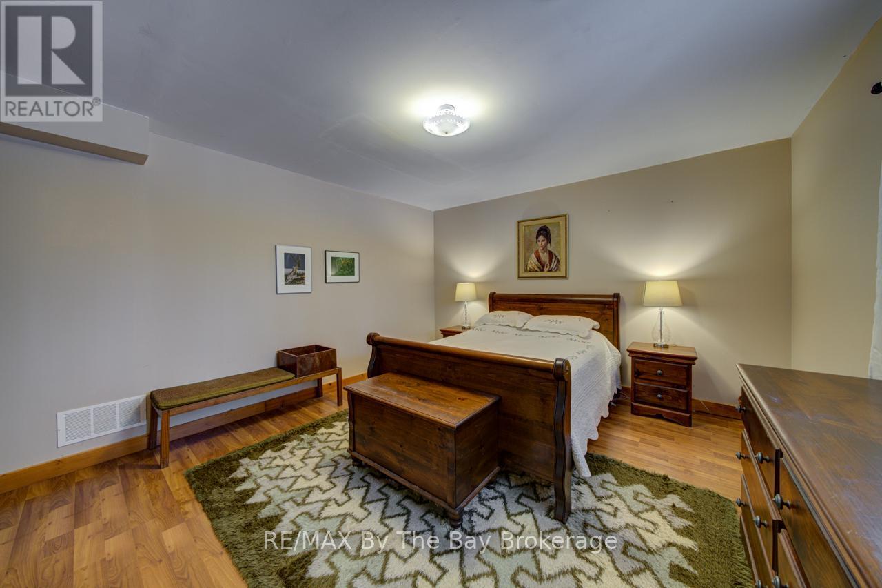 397 Silver Birch Drive, Tiny, ON - Indoor Photo Showing Bedroom