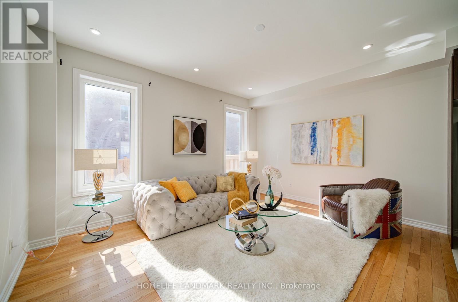 127 Decast Crescent, Markham, ON - Indoor Photo Showing Living Room
