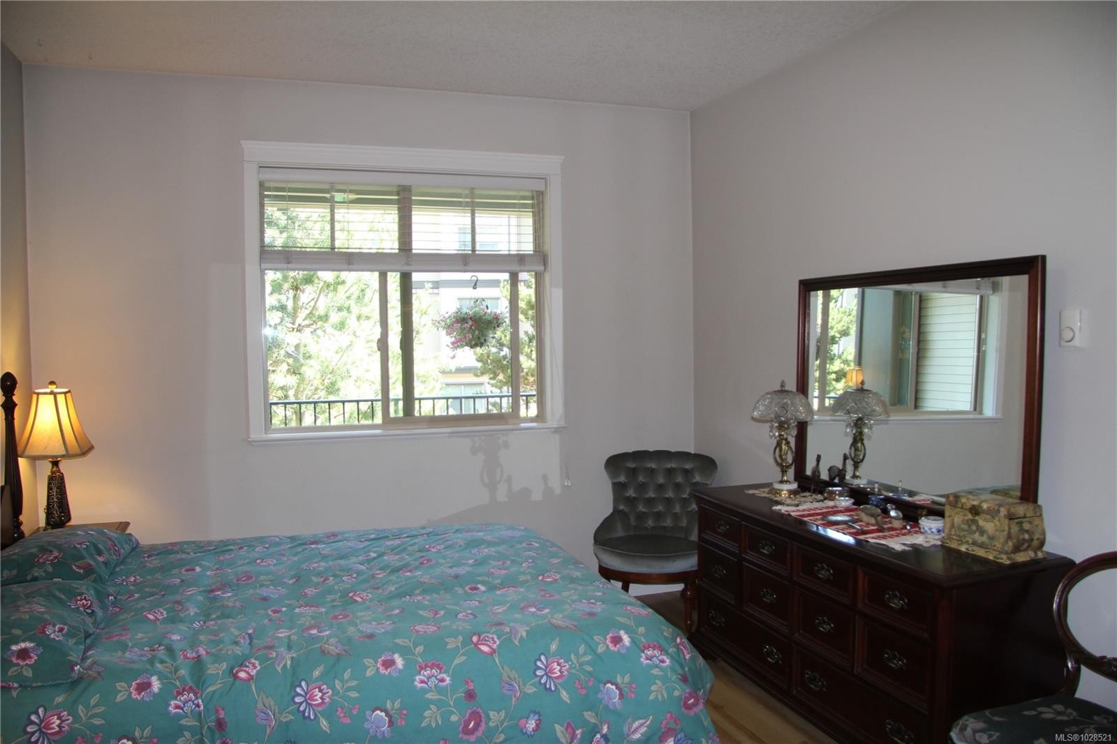 207-2117 Meredith Rd, Nanaimo, BC - Indoor Photo Showing Bedroom