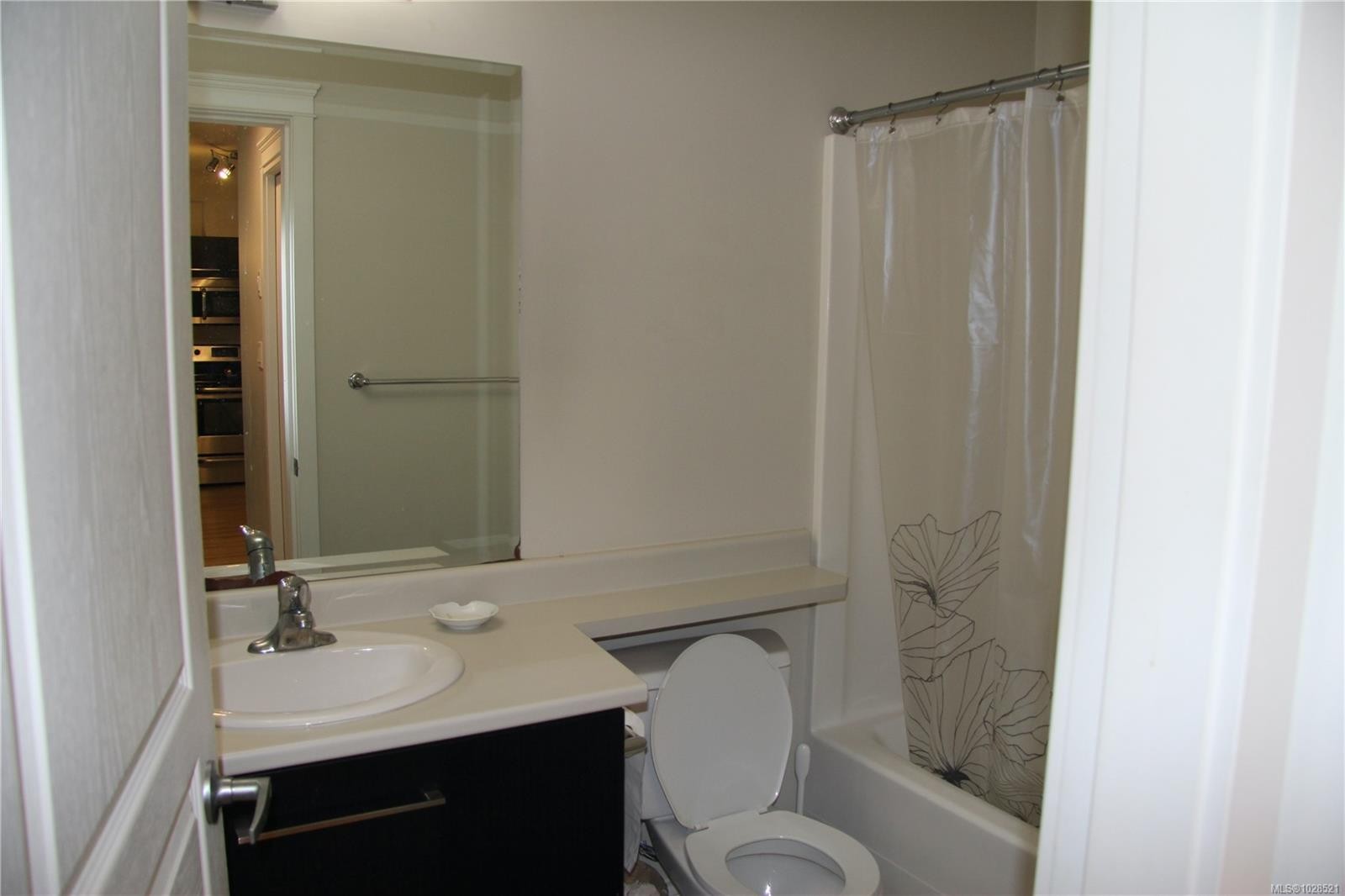 207-2117 Meredith Rd, Nanaimo, BC - Indoor Photo Showing Bathroom
