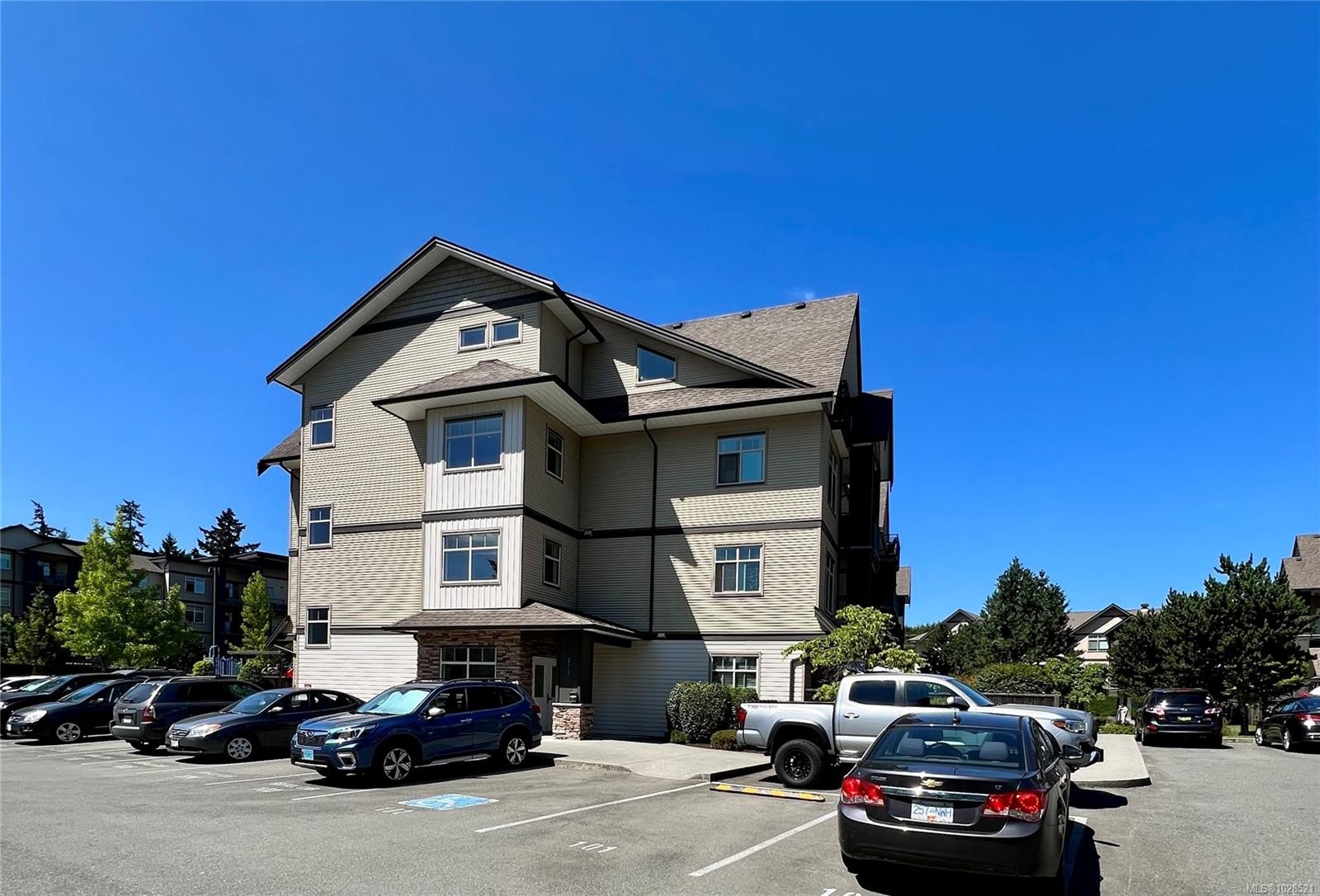 207-2117 Meredith Rd, Nanaimo, BC - Outdoor With Facade