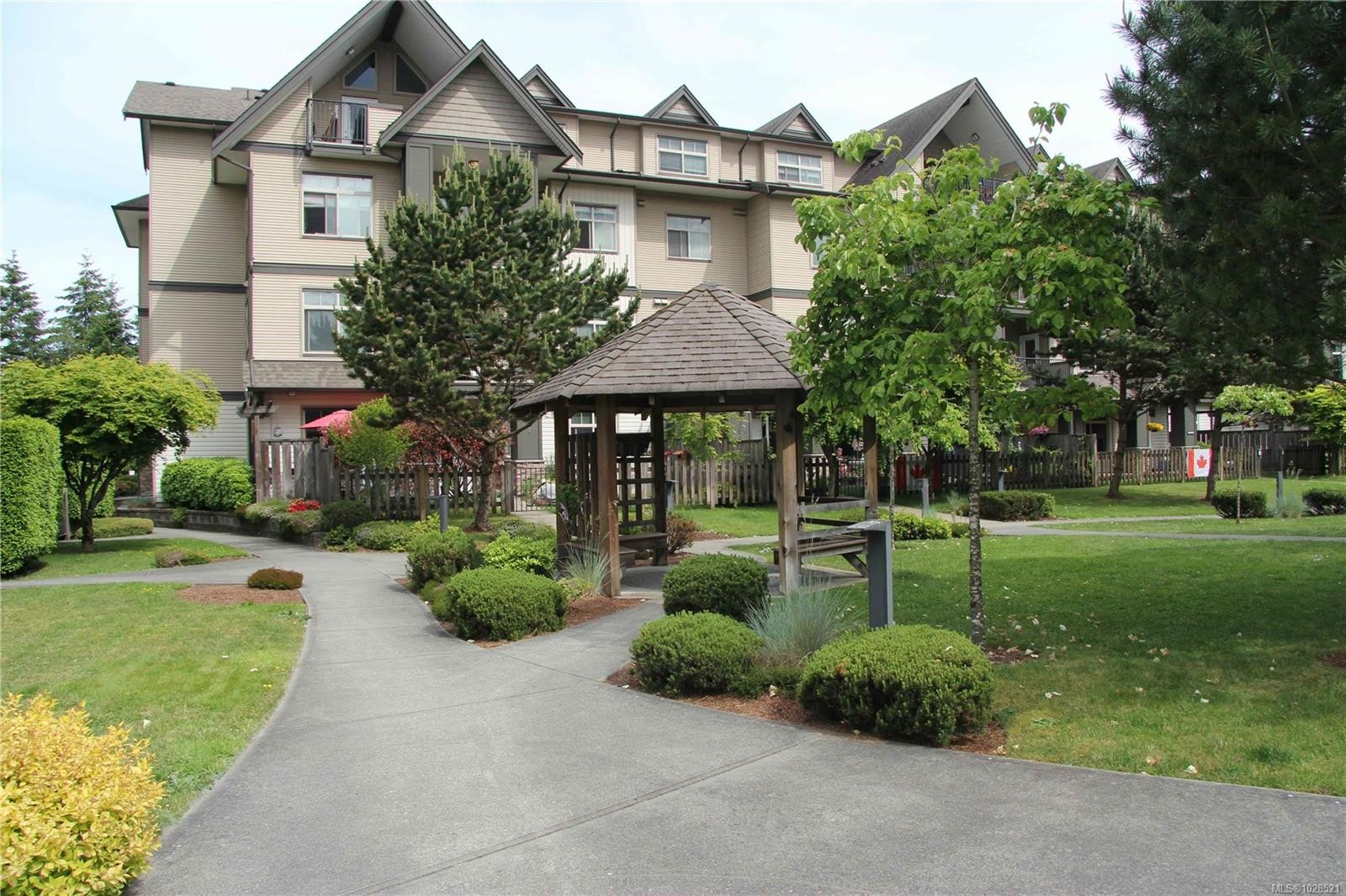 207-2117 Meredith Rd, Nanaimo, BC - Outdoor With Facade