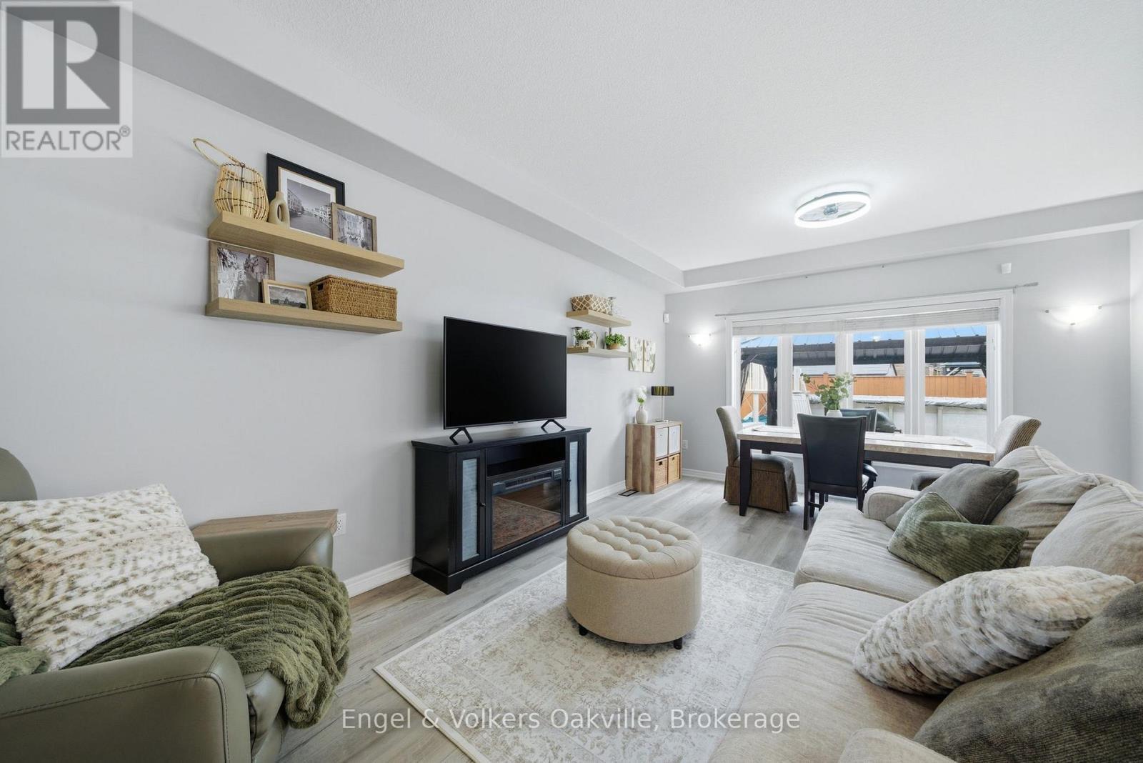 115 Pumpkin Pass, Hamilton (Binbrook), ON - Indoor Photo Showing Living Room