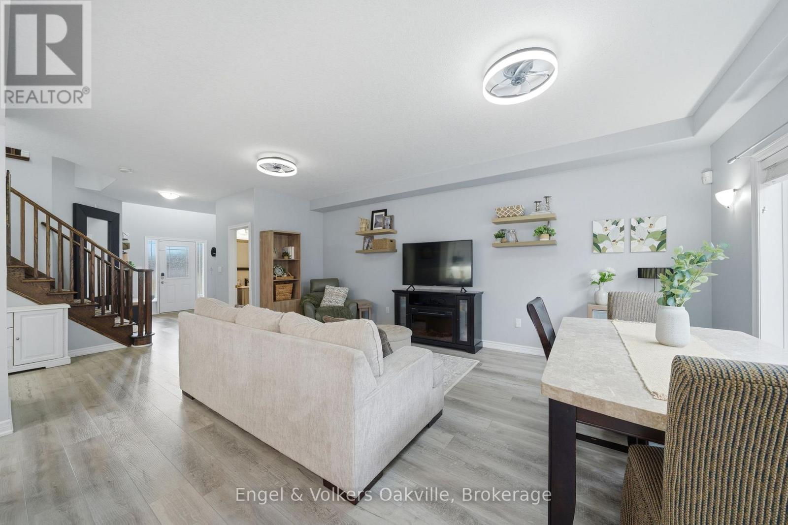 115 Pumpkin Pass, Hamilton (Binbrook), ON - Indoor Photo Showing Living Room