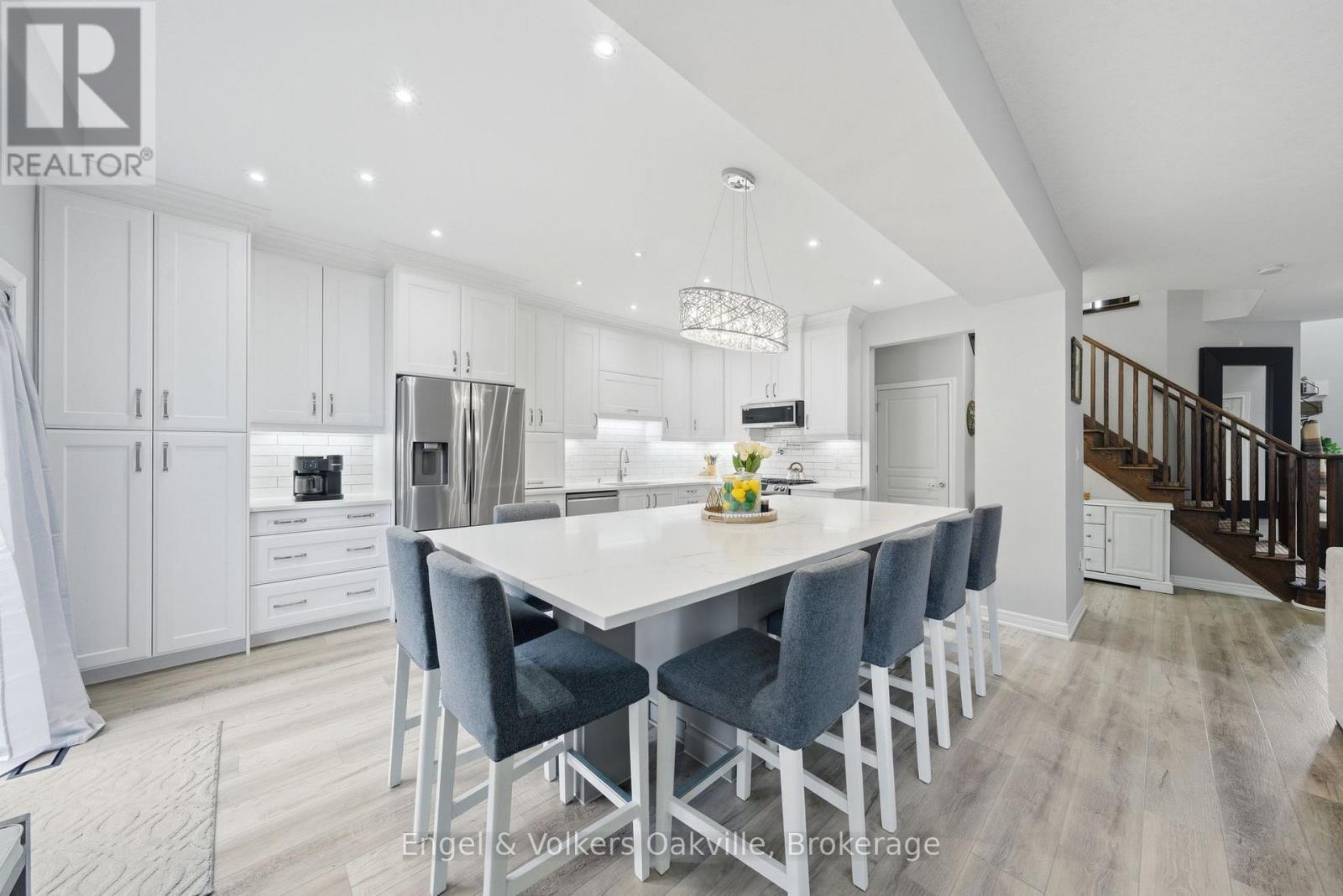 115 Pumpkin Pass, Hamilton (Binbrook), ON - Indoor Photo Showing Kitchen With Stainless Steel Kitchen With Upgraded Kitchen