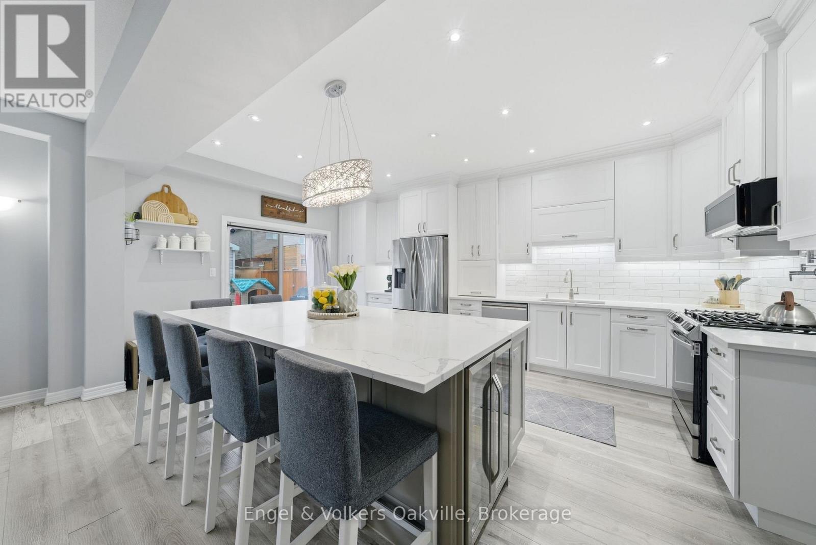 115 Pumpkin Pass, Hamilton (Binbrook), ON - Indoor Photo Showing Kitchen With Stainless Steel Kitchen With Upgraded Kitchen