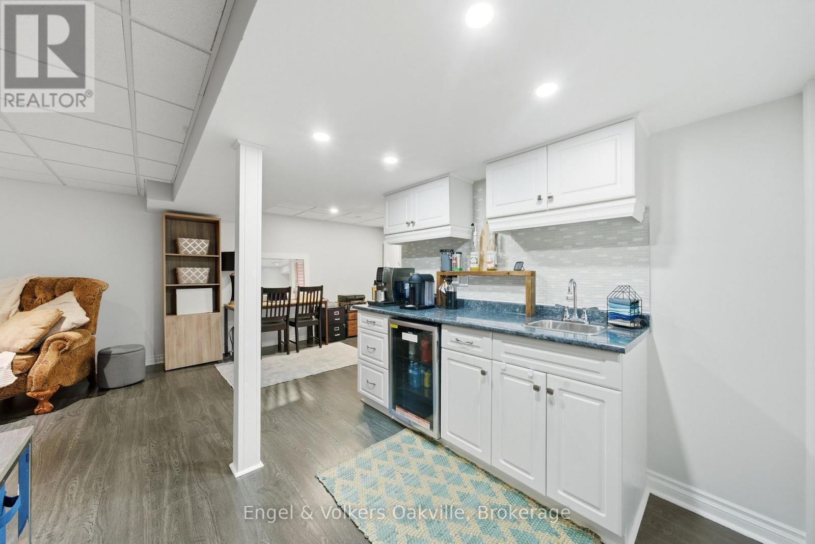 115 Pumpkin Pass, Hamilton (Binbrook), ON - Indoor Photo Showing Kitchen
