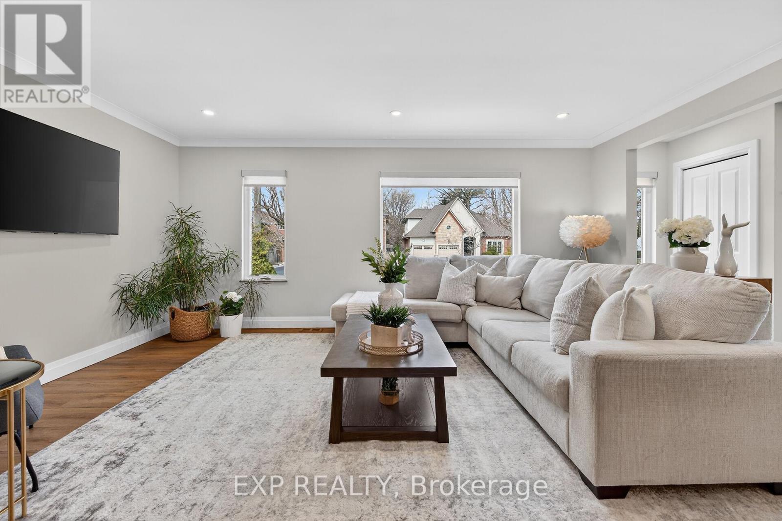 5418 Anthony Place, Burlington, ON - Indoor Photo Showing Living Room