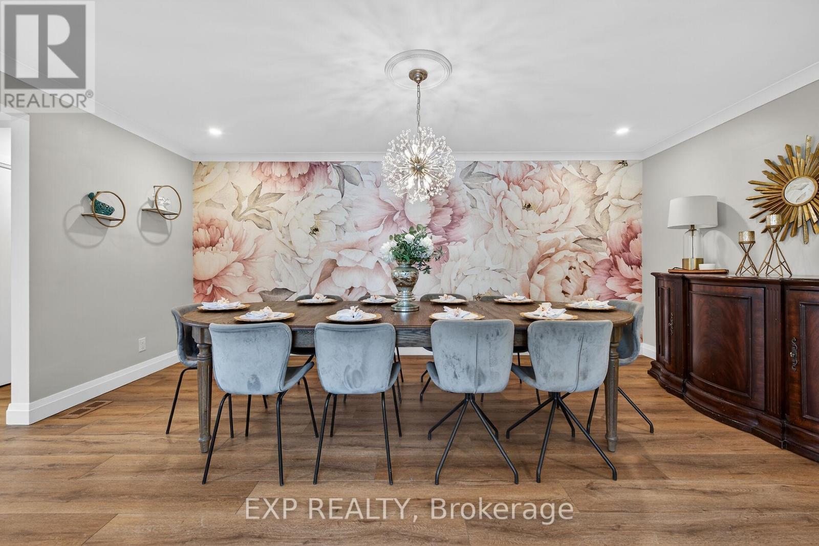 5418 Anthony Place, Burlington, ON - Indoor Photo Showing Dining Room