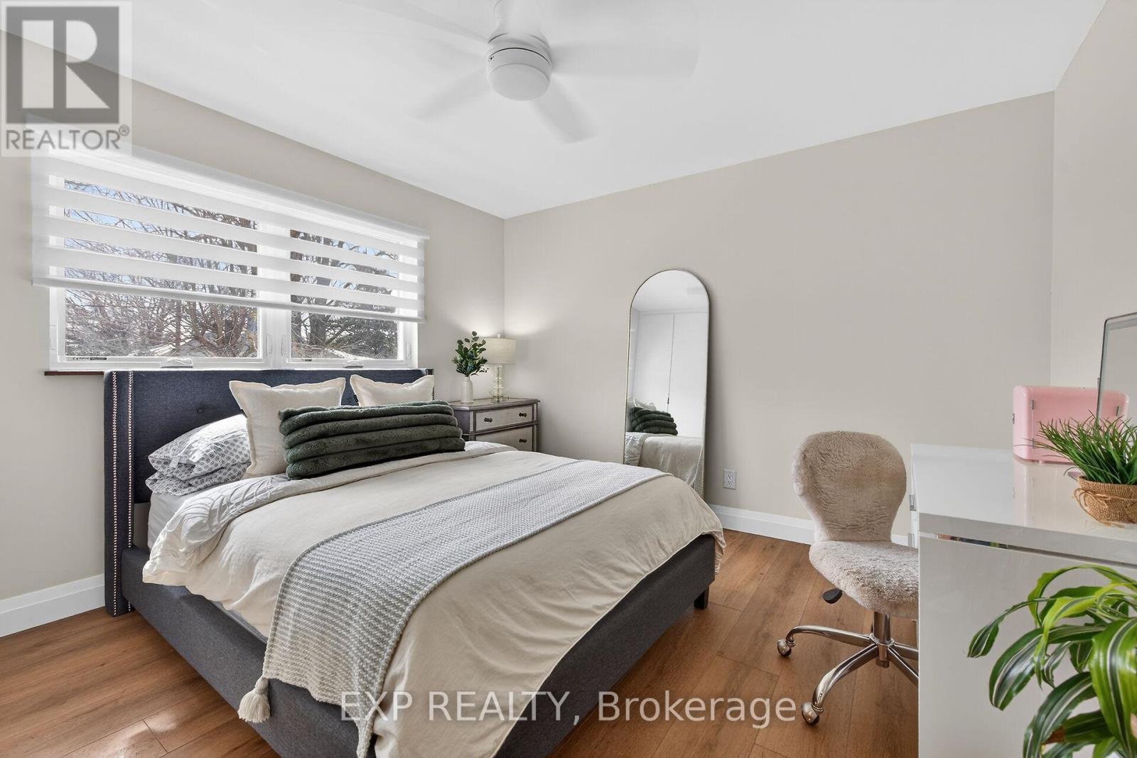 5418 Anthony Place, Burlington, ON - Indoor Photo Showing Bedroom