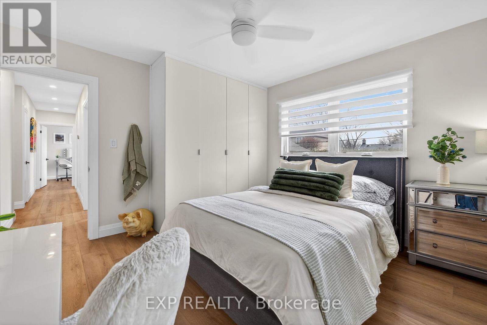 5418 Anthony Place, Burlington, ON - Indoor Photo Showing Bedroom