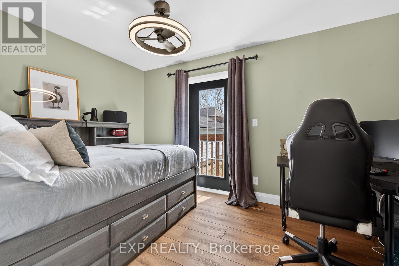 5418 Anthony Place, Burlington, ON - Indoor Photo Showing Bedroom