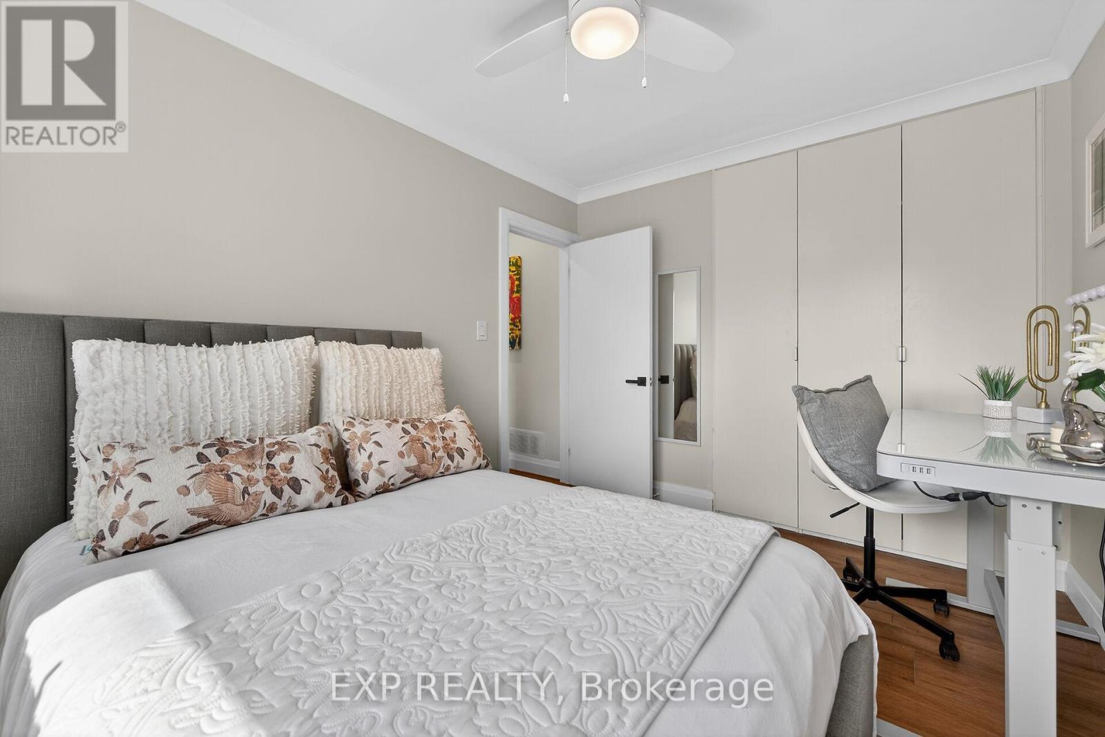 5418 Anthony Place, Burlington, ON - Indoor Photo Showing Bedroom