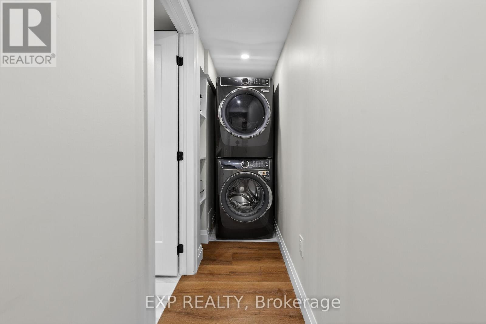 5418 Anthony Place, Burlington, ON - Indoor Photo Showing Laundry Room