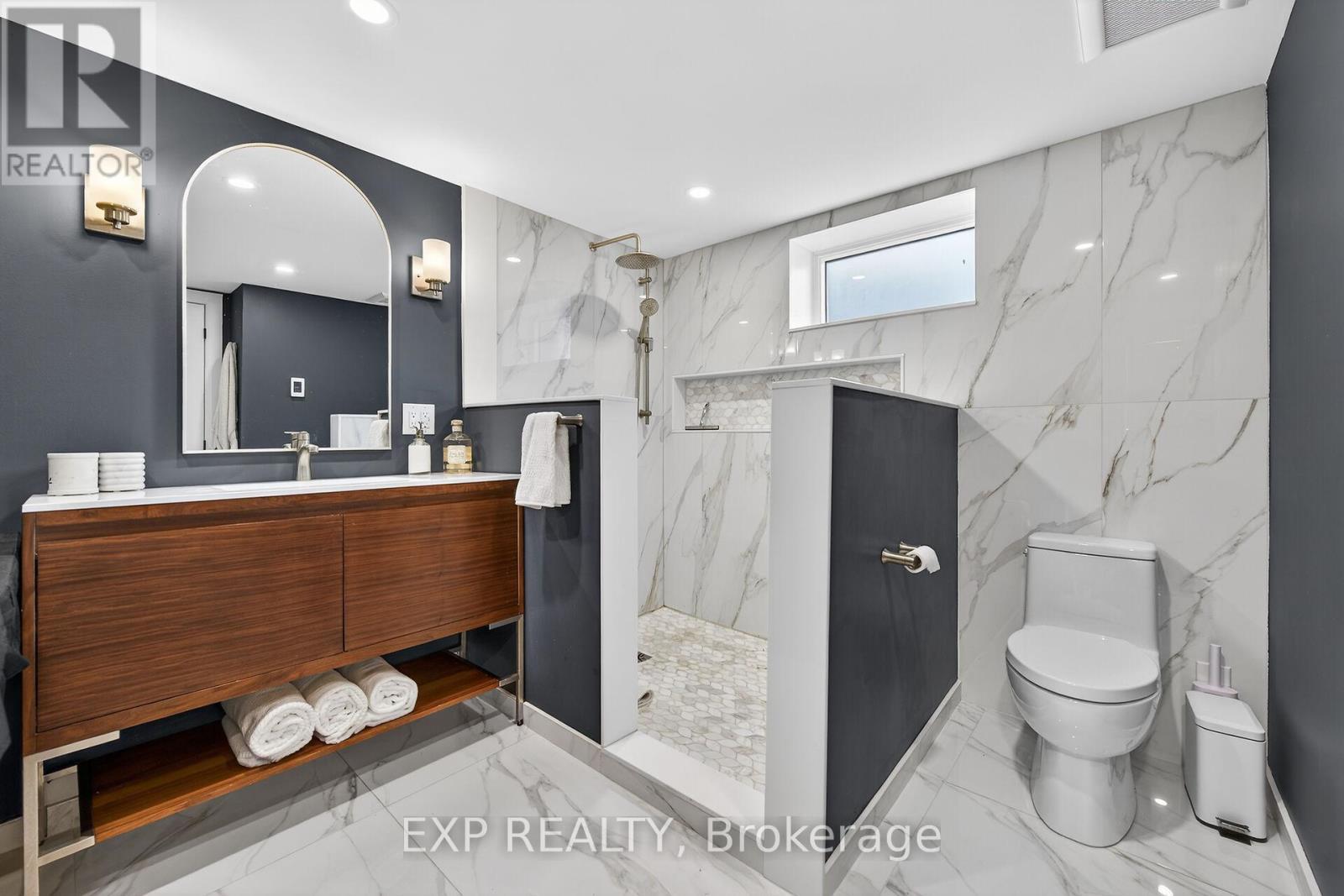 5418 Anthony Place, Burlington, ON - Indoor Photo Showing Bathroom