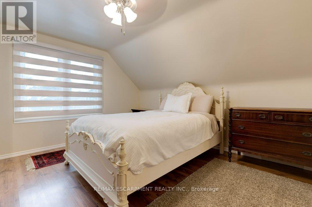 275 Montrose Avenue, Hamilton, ON - Indoor Photo Showing Bedroom