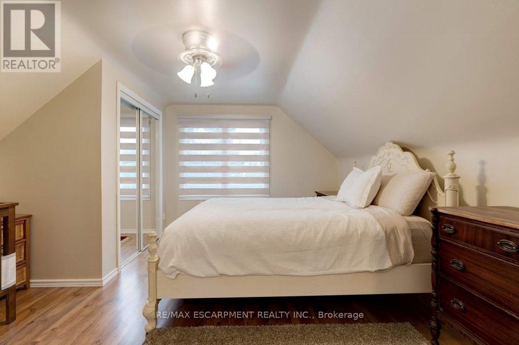 275 Montrose Avenue, Hamilton, ON - Indoor Photo Showing Bedroom