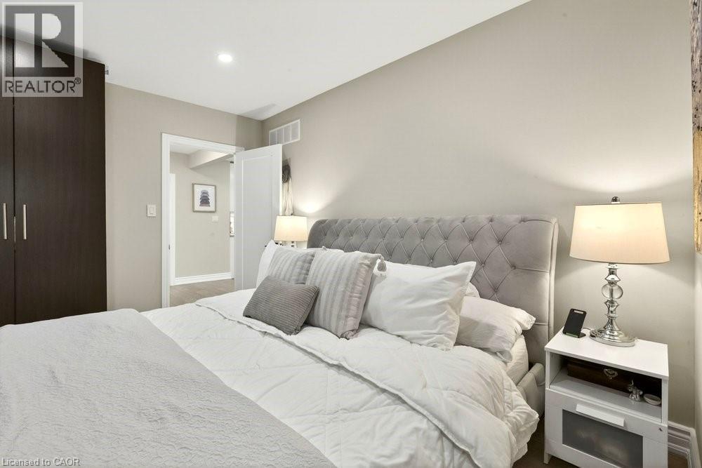 Bedroom with baseboards and recessed lighting - 237 East 32Nd Street, Hamilton, ON - Indoor Photo Showing Bedroom
