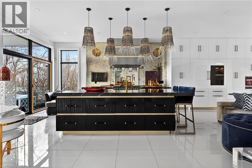 711 Beach Boulevard, Hamilton, ON - Indoor Photo Showing Kitchen With Upgraded Kitchen
