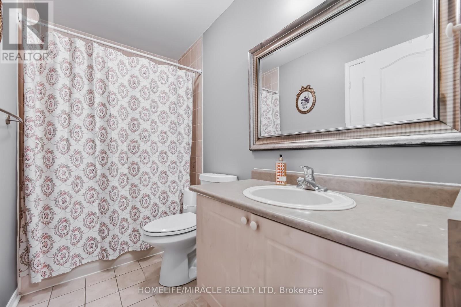 41 Tanglemere Crescent, Brampton, ON - Indoor Photo Showing Bathroom