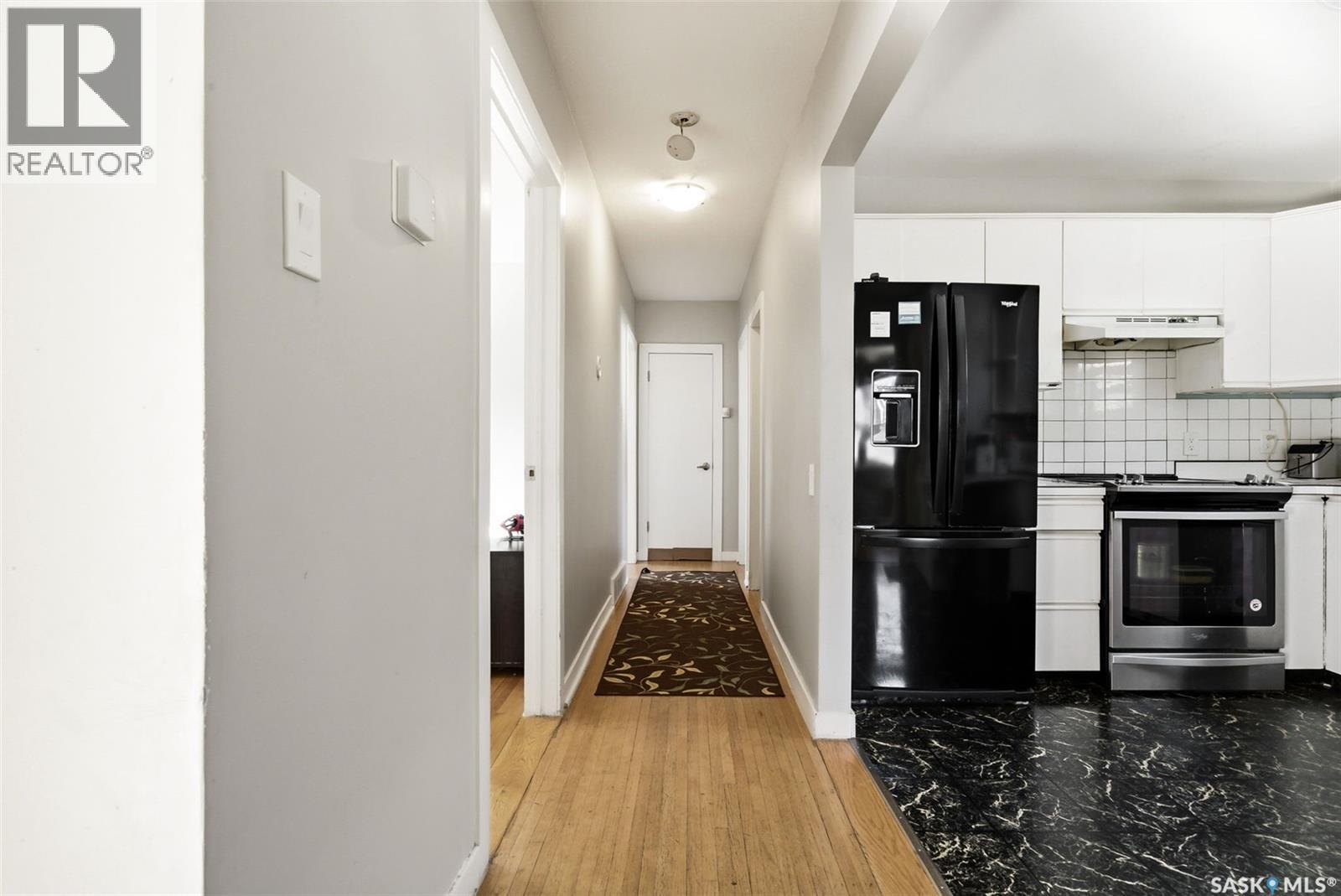 33 Scott Street, Regina, SK - Indoor Photo Showing Kitchen