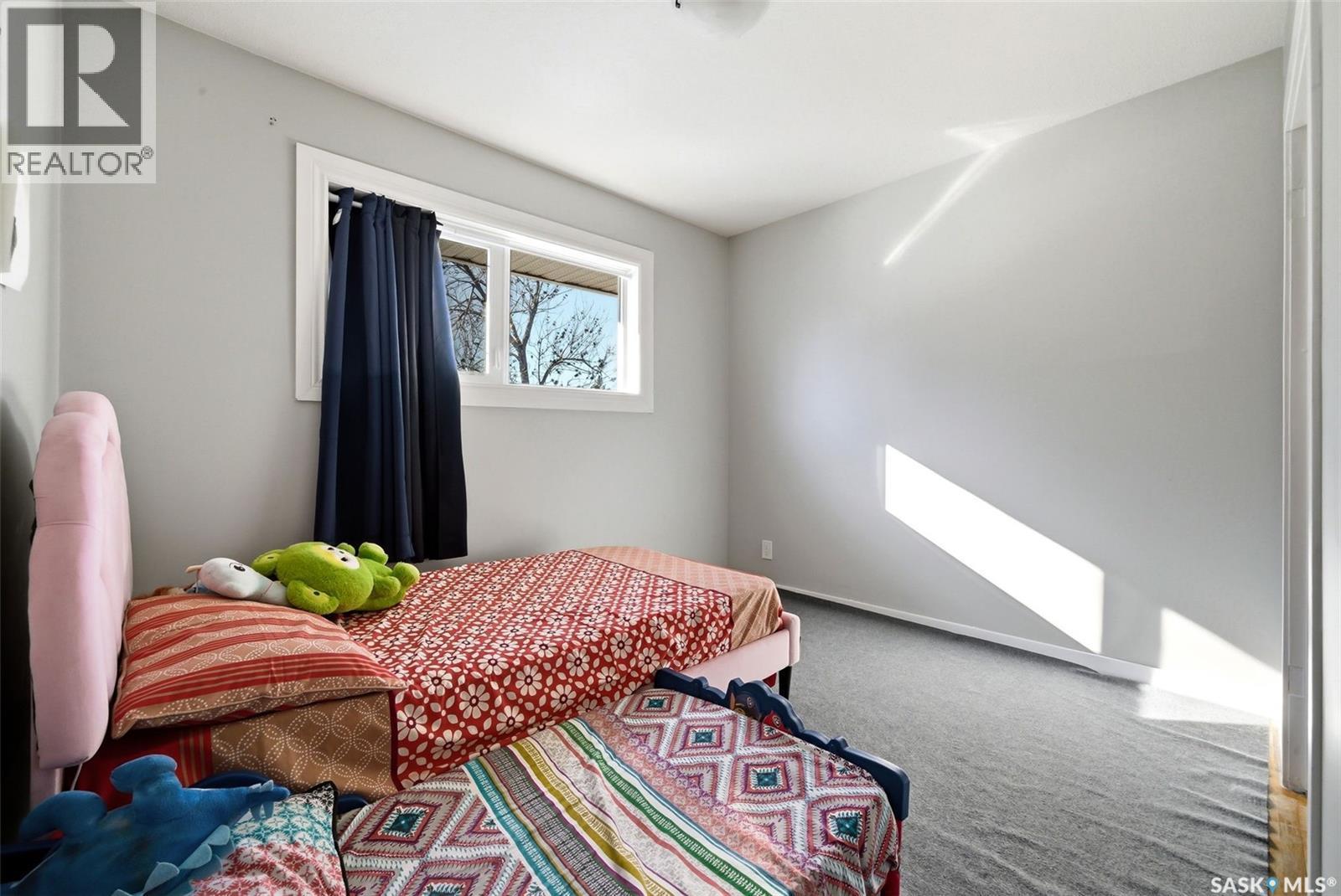 33 Scott Street, Regina, SK - Indoor Photo Showing Bedroom