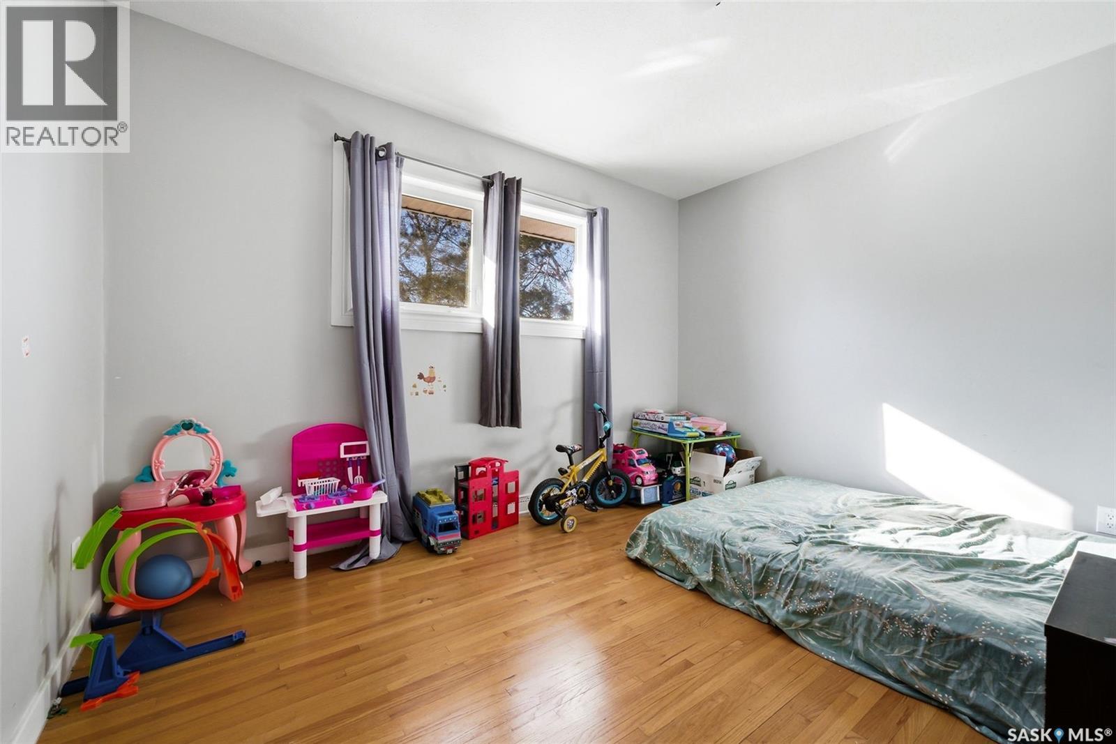 33 Scott Street, Regina, SK - Indoor Photo Showing Bedroom