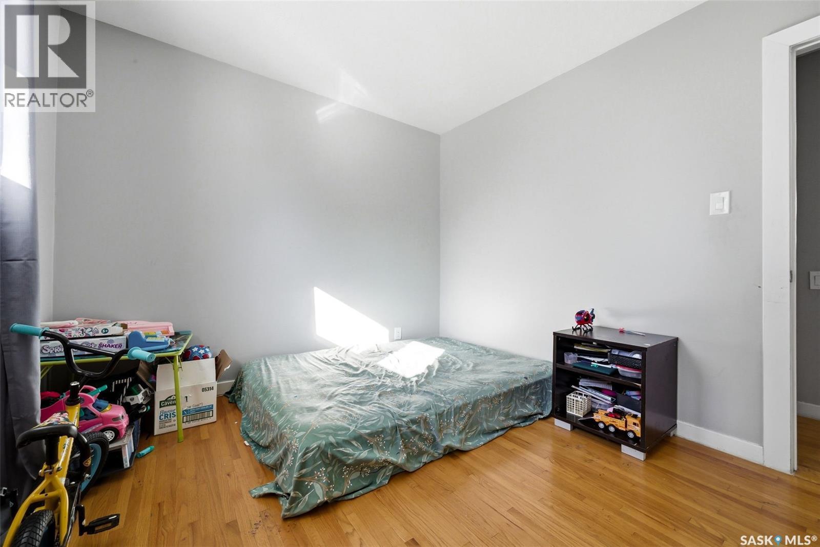 33 Scott Street, Regina, SK - Indoor Photo Showing Bedroom