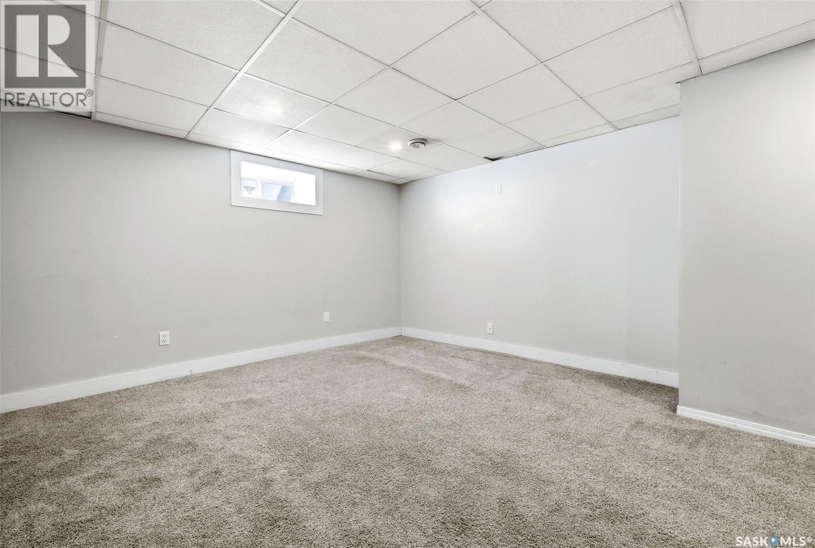 33 Scott Street, Regina, SK - Indoor
