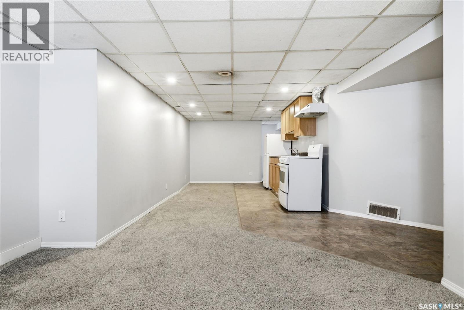 33 Scott Street, Regina, SK - Indoor