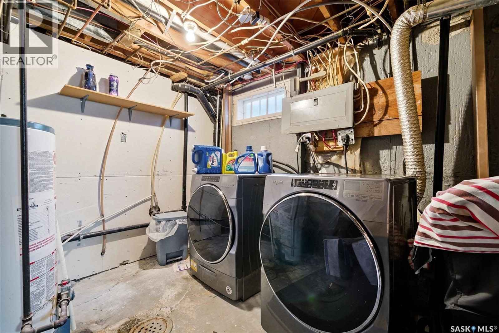 33 Scott Street, Regina, SK - Indoor Photo Showing Laundry Room