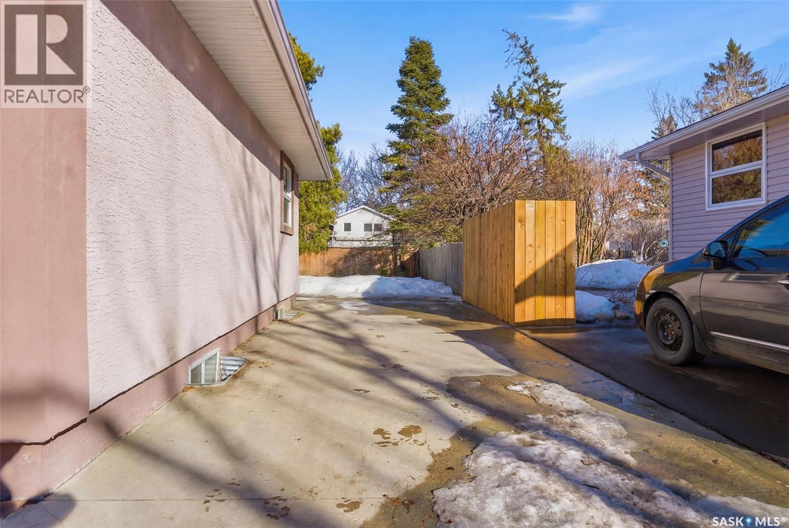 33 Scott Street, Regina, SK - Outdoor With Exterior