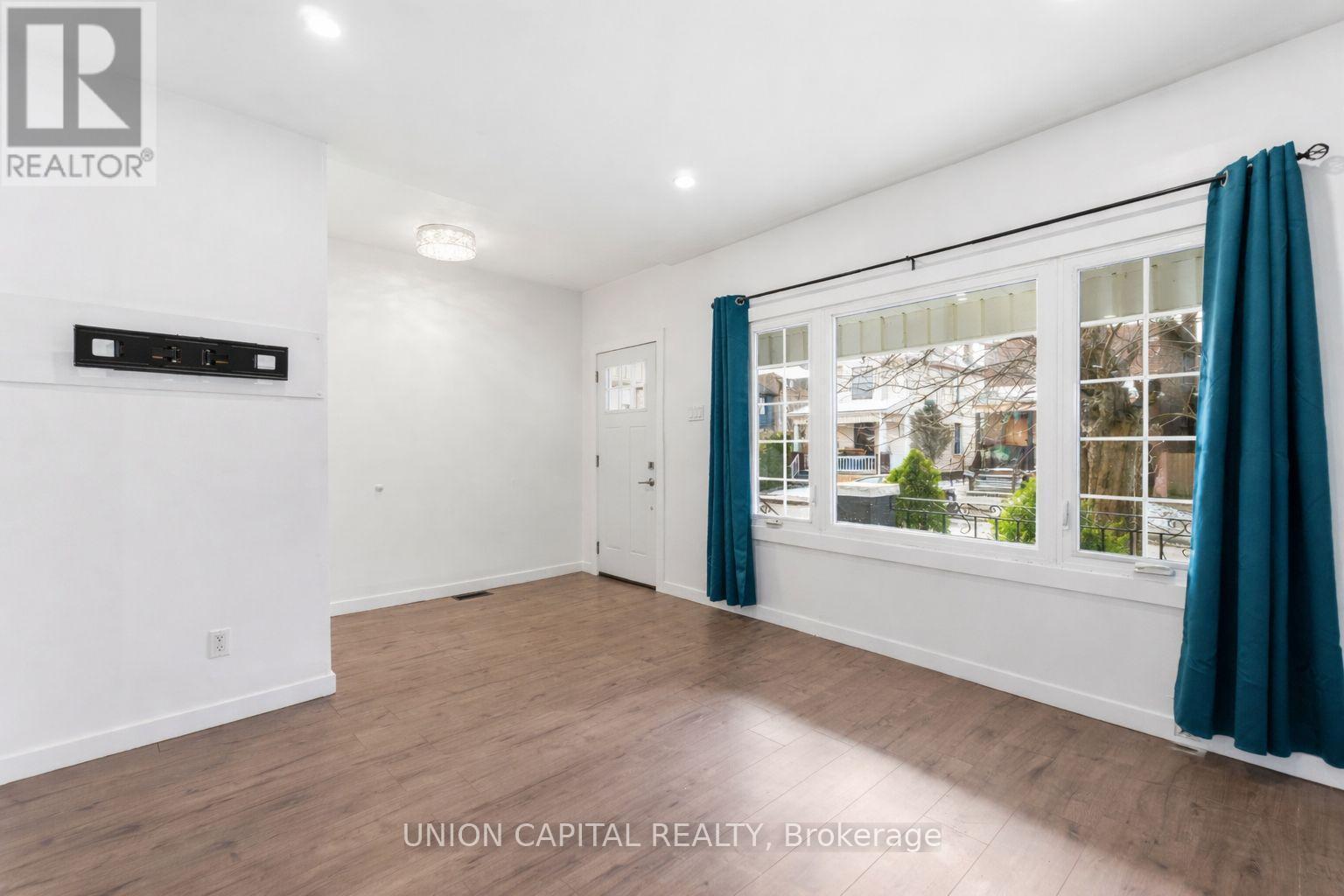 103 Case Street, Hamilton, ON - Indoor Photo Showing Other Room