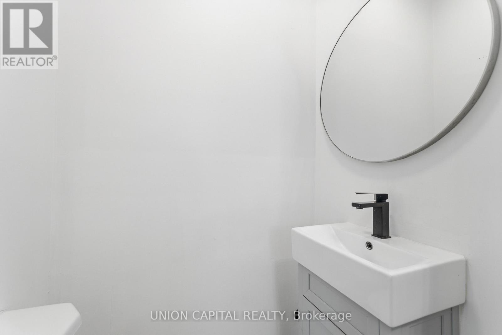 103 Case Street, Hamilton, ON - Indoor Photo Showing Bathroom