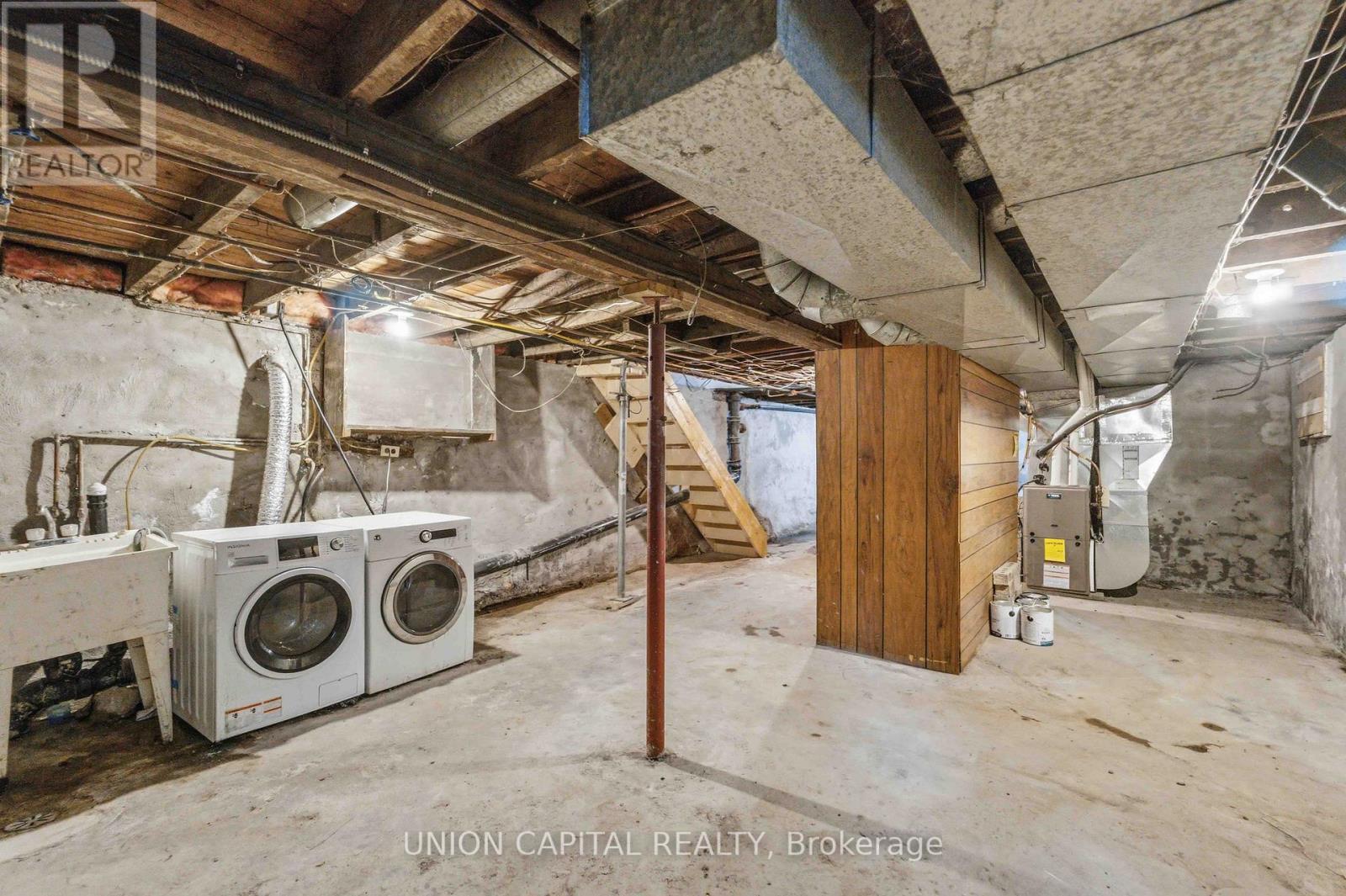103 Case Street, Hamilton, ON - Indoor Photo Showing Laundry Room