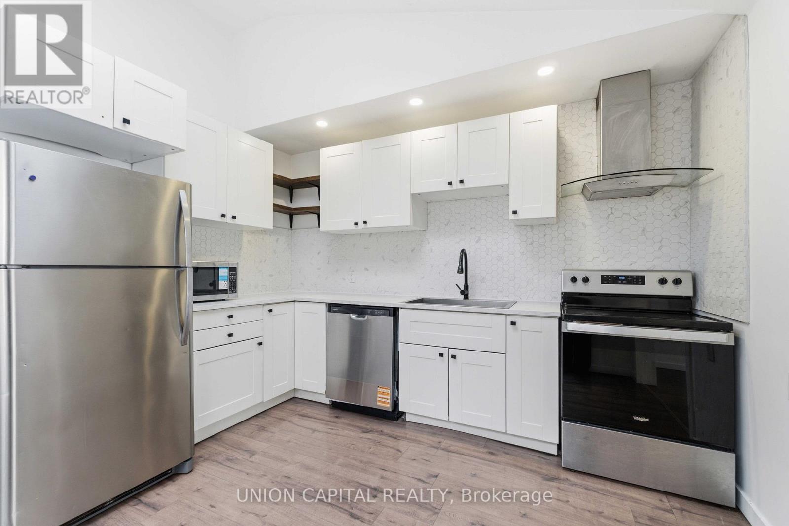 103 Case Street, Hamilton, ON - Indoor Photo Showing Kitchen With Stainless Steel Kitchen With Upgraded Kitchen