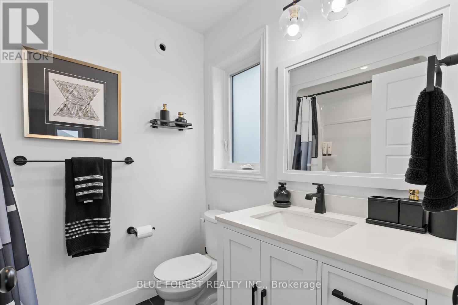 28 Weir Crescent, St. Thomas, ON - Indoor Photo Showing Bathroom