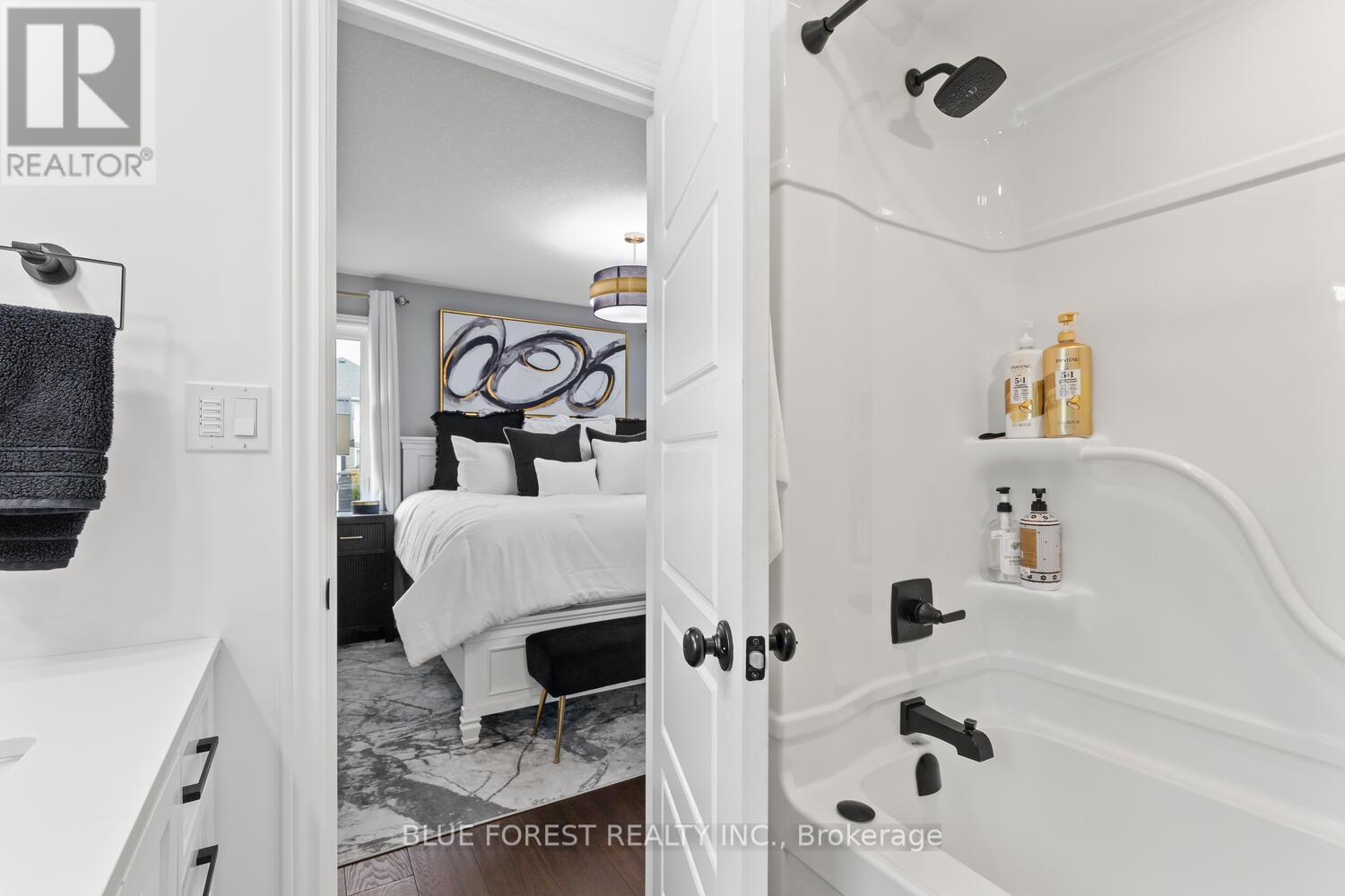 28 Weir Crescent, St. Thomas, ON - Indoor Photo Showing Bathroom