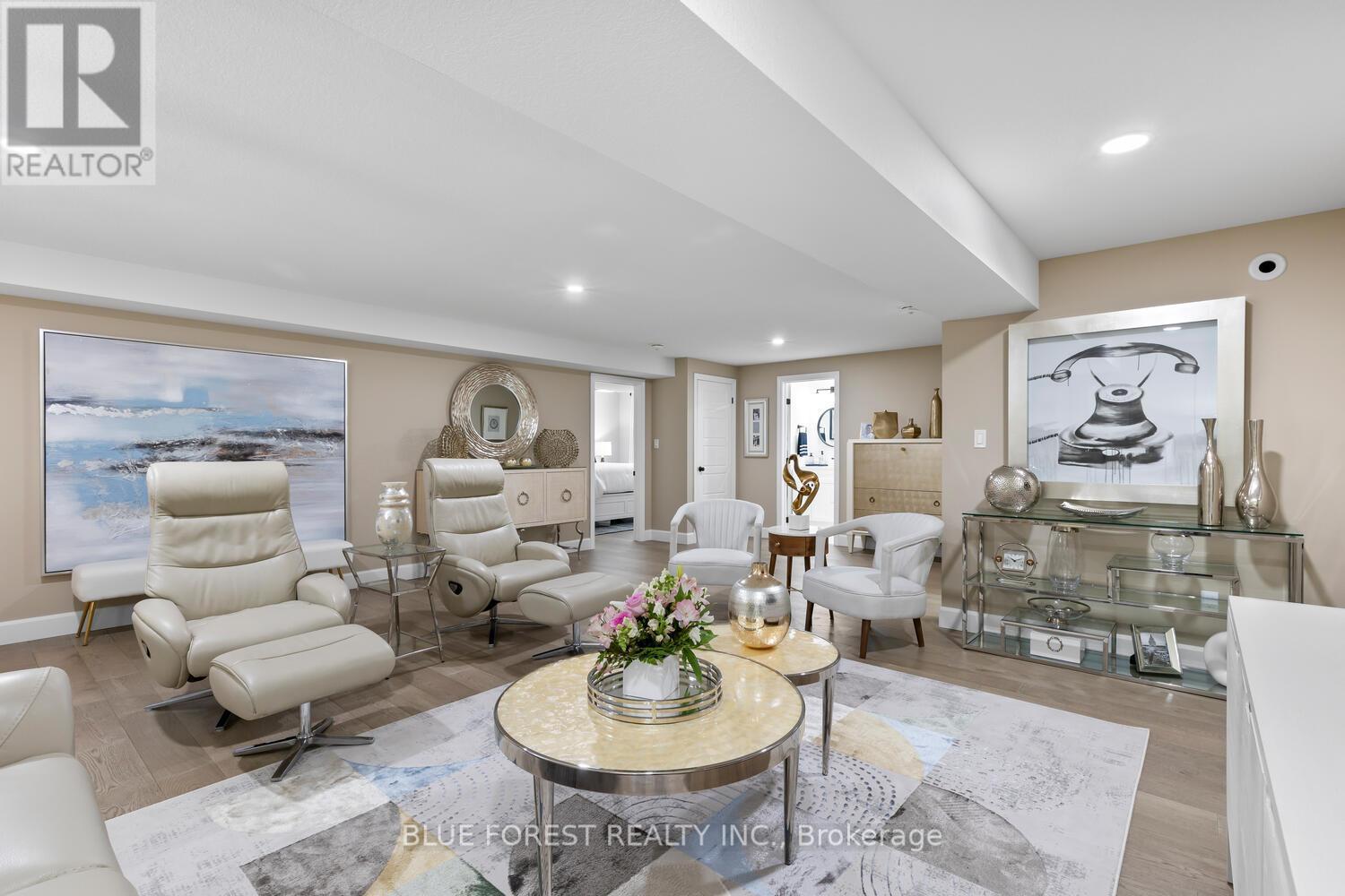 28 Weir Crescent, St. Thomas, ON - Indoor Photo Showing Living Room