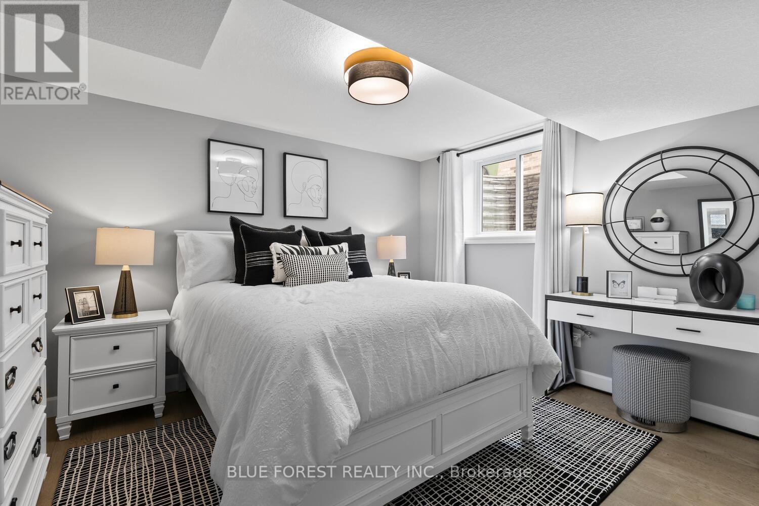 28 Weir Crescent, St. Thomas, ON - Indoor Photo Showing Bedroom