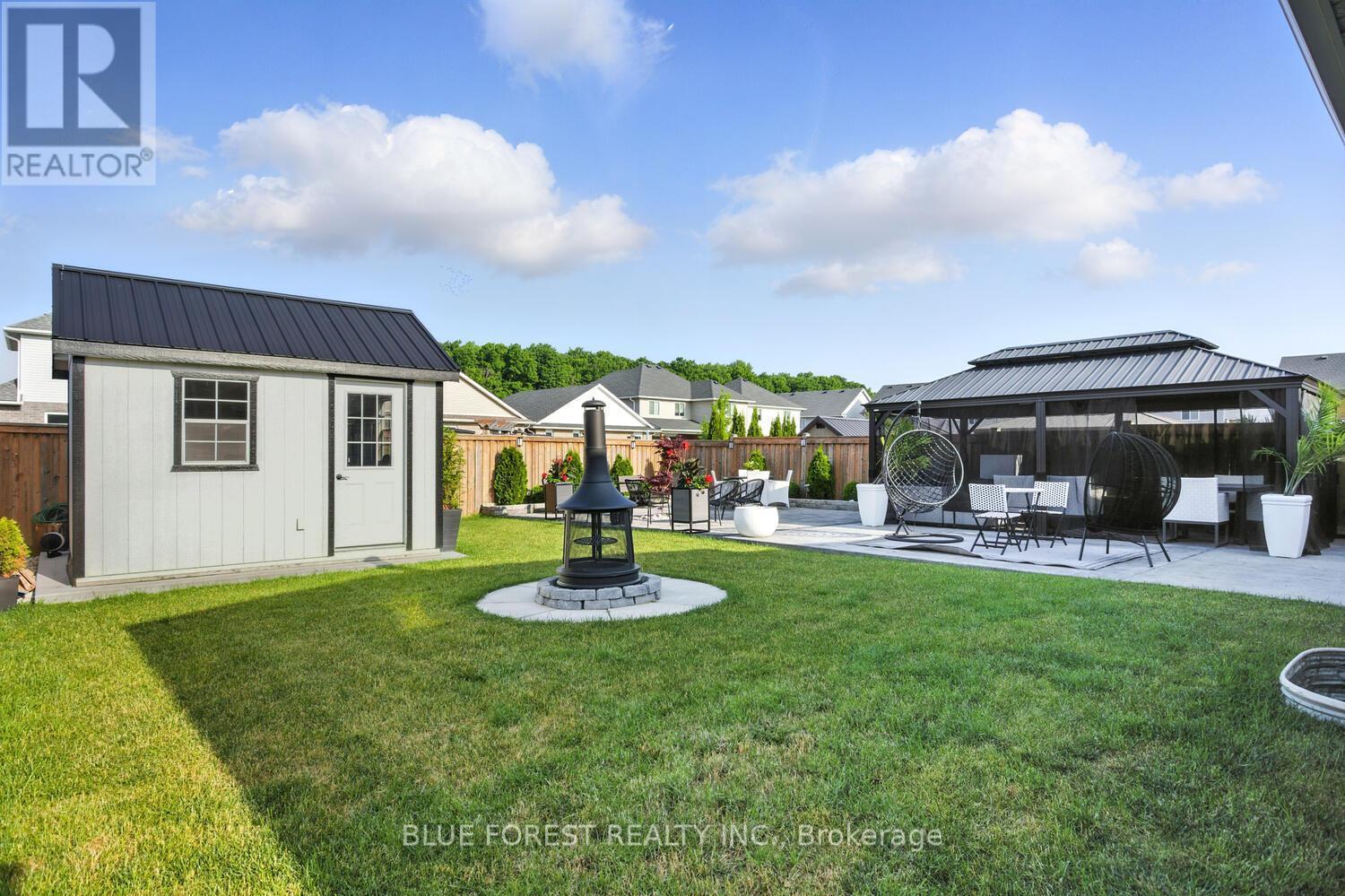 28 Weir Crescent, St. Thomas, ON - Outdoor