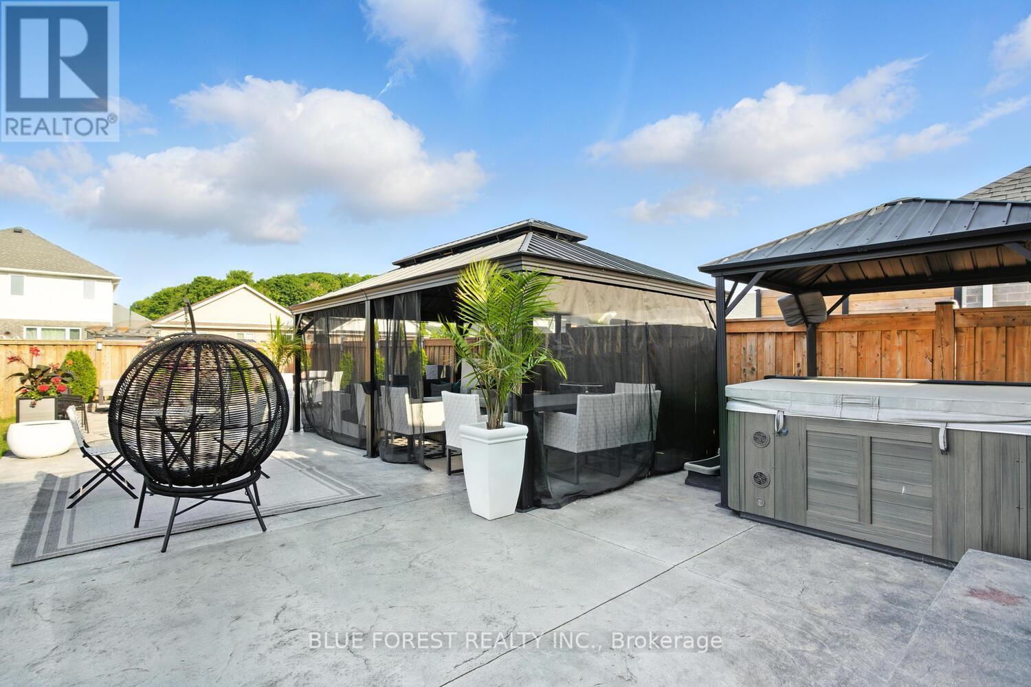 28 Weir Crescent, St. Thomas, ON - Outdoor