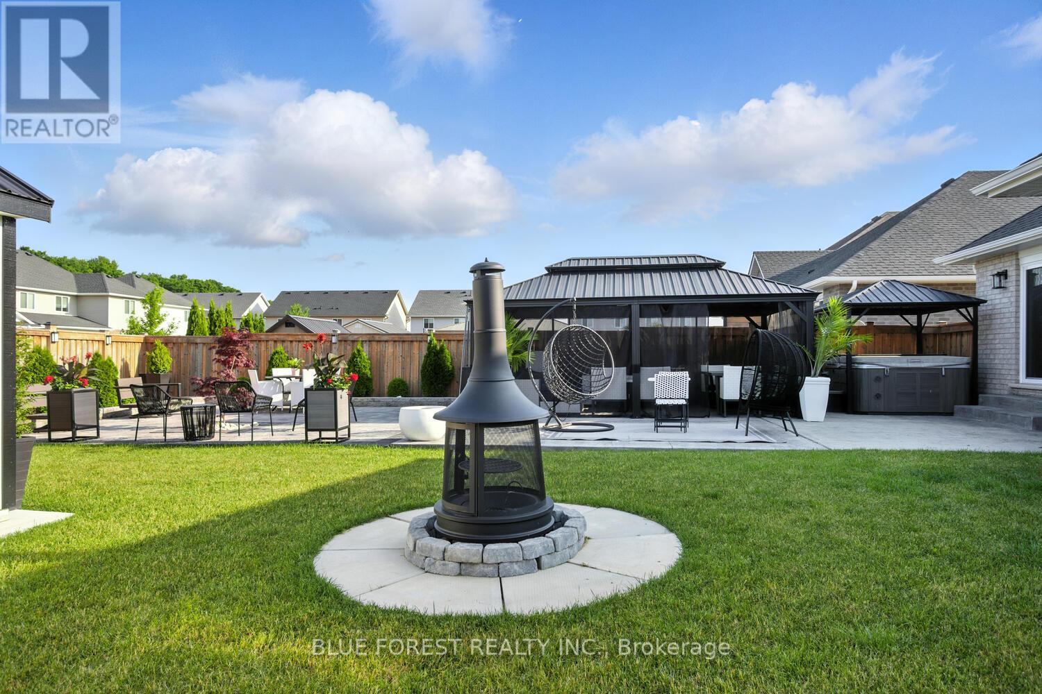 28 Weir Crescent, St. Thomas, ON - Outdoor