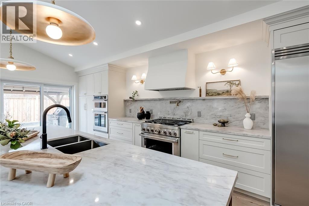 251 Glen Afton Drive, Burlington, ON - Indoor Photo Showing Kitchen With Double Sink With Upgraded Kitchen