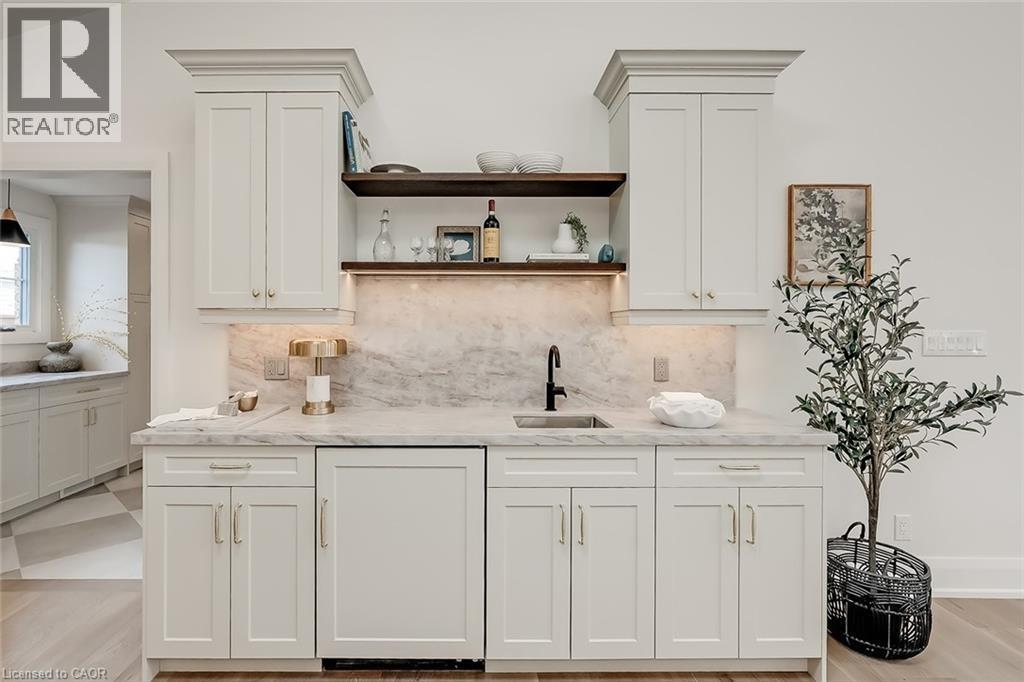 251 Glen Afton Drive, Burlington, ON - Indoor Photo Showing Kitchen