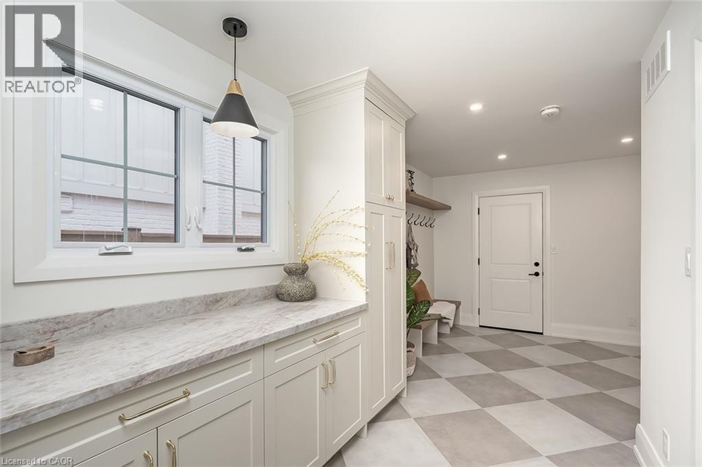 251 Glen Afton Drive, Burlington, ON - Indoor Photo Showing Other Room