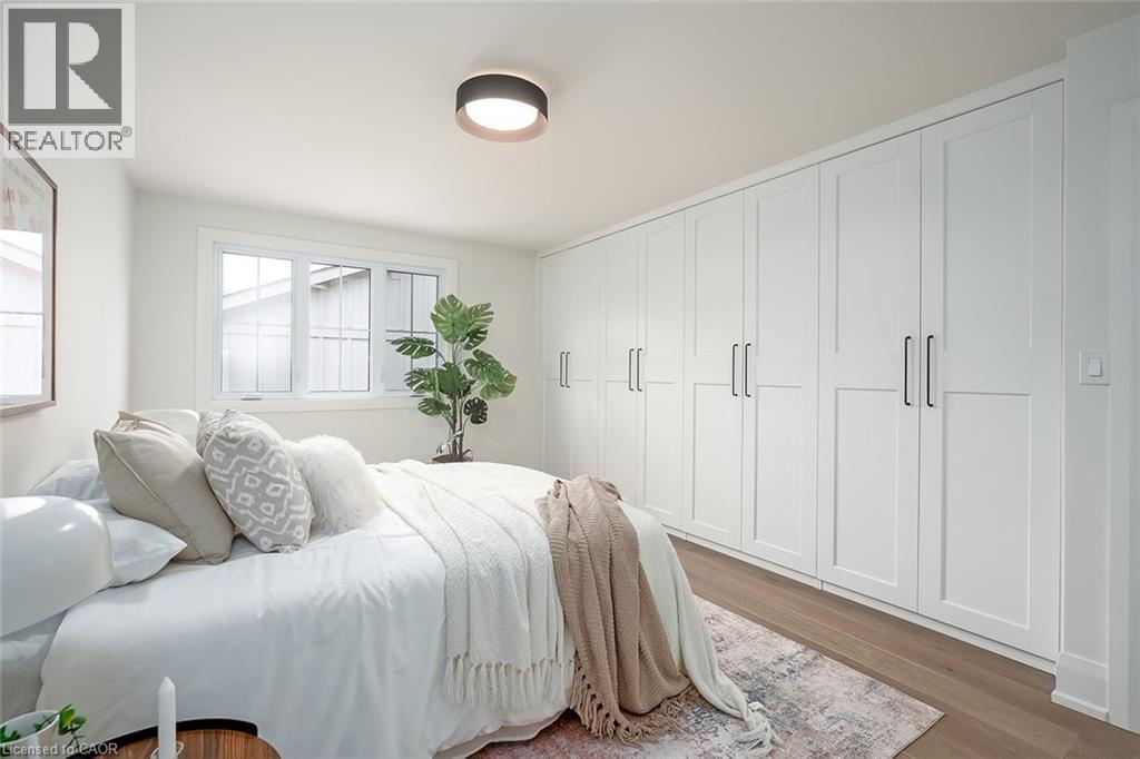 251 Glen Afton Drive, Burlington, ON - Indoor Photo Showing Bedroom